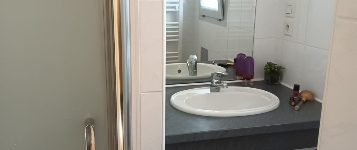 Salle d'eau maison T3 location Les 7 Nains Bidart